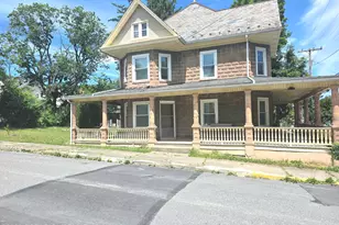 729 George St, Pen Argyl, PA 18072 - Photo 1