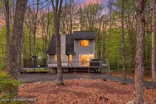 126 Dunchurch Dr, Bushkill, PA 18324 - Photo 1