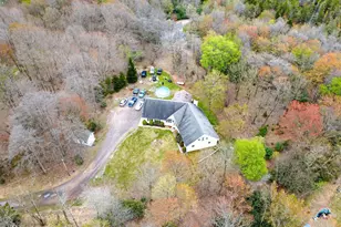 106 Lonely Wolf Ct, Long Pond, PA 18334 - Photo 3
