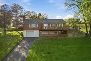 1115 Crestview Dr, Stroudsburg, PA 18360 - Photo 1