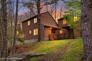 227 Sedburgh Ct, Bushkill, PA 18324 - Photo 1