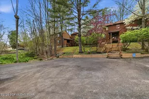 227 Sedburgh Ct, Bushkill, PA 18324 - Photo 3