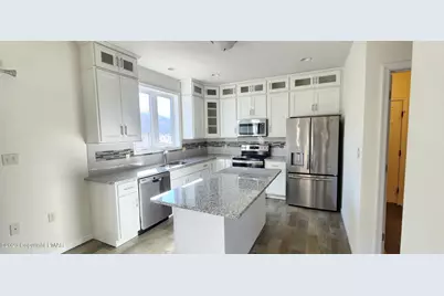 347 Autumn Ln Lane, East Stroudsburg, PA 18301 - Photo 3