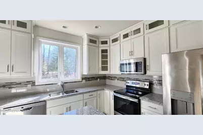  347 Autumn Ln Lane, East Stroudsburg, PA 18301 - Photo 5
