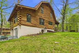 69 E Shore Dr, Hawley, PA 18428 - Photo 5