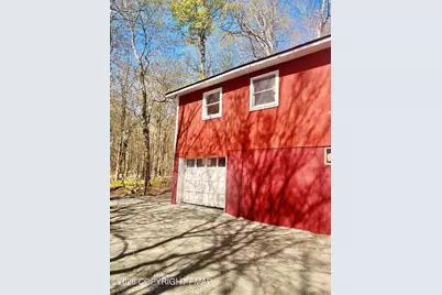  765 Country Place Drive, Tobyhanna, PA 18466 - Photo 9