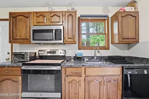 2327 Woodcrest Dr, East Stroudsburg, PA 18302 - Photo 9