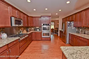 1007 Jefferson Dr, East Stroudsburg, PA 18301 - Photo 9