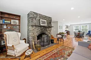 696 Lenape Ln, Buck Hill Falls, PA 18323 - Photo 9