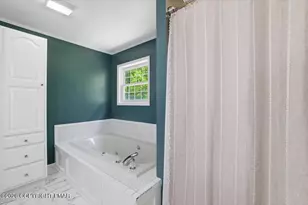 2407 Larkspur Dr, Stroudsburg, PA 18360 - Photo 33