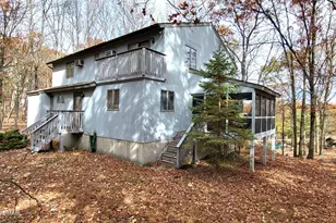 130 Bellingham Dr, Middle Smithfield, PA 18324 - Photo 1