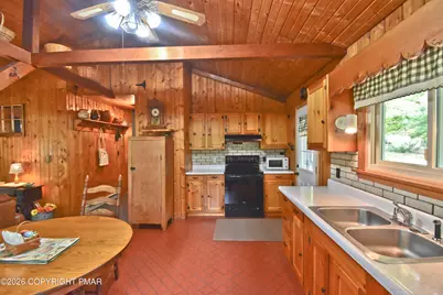  1121 Fawn Run, Bushkill, PA 18324 - Photo 3