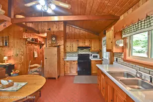 1121 Fawn Run, Bushkill, PA 18324 - Photo 3
