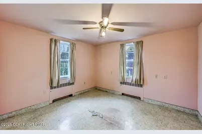  51 NW Hazen Avenue, Bangor, PA 18013 - Photo 17
