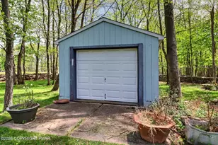 2412 Marquette Dr, Blakeslee, PA 18610 - Photo 5