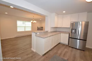19 Sleepy Hollow Ln, East Stroudsburg, PA 18302 - Photo 9