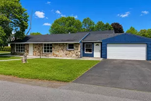 95 10th St, Matamoras, PA 18336 - Photo 1