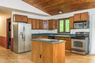 2289 Walnut Trail, Bushkill, PA 18324 - Photo 9