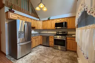 197 Hummingbird Trl, Bushkill, PA 18324 - Photo 11