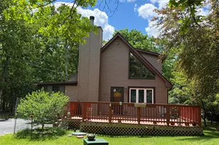 197 Hummingbird Trl, Bushkill, PA 18324 - Photo 3