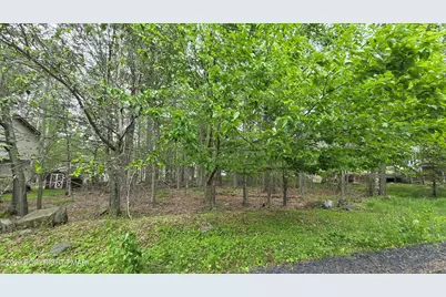  537 Horshoe Bend 537 Bend, Tobyhanna, PA 18466 - Photo 3