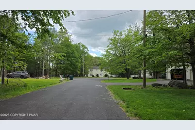  537 Horshoe Bend 537 Bend, Tobyhanna, PA 18466 - Photo 5