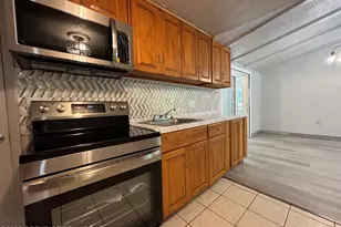 2117 Heathrow Ln, Stroudsburg, PA 18360 - Photo 3