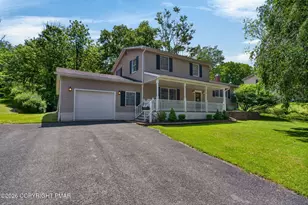 1032 Forest Dr, Stroudsburg, PA 18360 - Photo 1