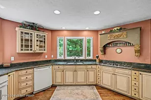 6102 Lakeview Dr, Pocono Pines, PA 18350 - Photo 13