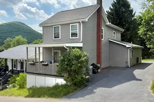 305 Oak St, Jim Thorpe, PA 18229 - Photo 1
