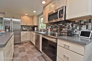 153 Mountain View Dr, Stroudsburg, PA 18360 - Photo 11