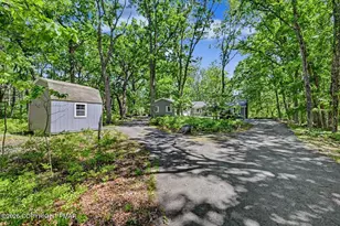 129 Wagoner Ln, Hawley, PA 18428 - Photo 3