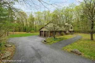 3834 Foxborough Ct, Stroudsburg, PA 18360 - Photo 5