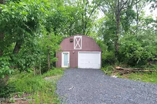 1041 Mt Tom Rd, East Stroudsburg, PA 18301 - Photo 23