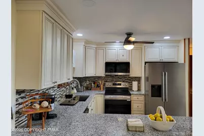  251 Dorchester Drive, Bushkill, PA 18324 - Photo 15