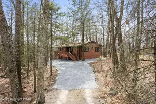 530 Maple Ridge Dr, Hawley, PA 18428 - Photo 3