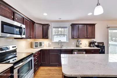  320 Reagan Drive, East Stroudsburg, PA 18301 - Photo 5