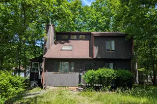 114 Oxford St, Bushkill, PA 18324 - Photo 1
