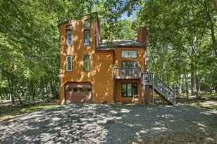 221 Somerset Dr, East Stroudsburg, PA 18301 - Photo 1