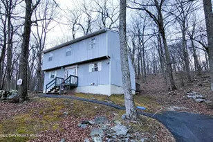 115 Sterling Cir, Bushkill, PA 18324 - Photo 1