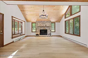 4366 Skyline Dr, Canadensis, PA 18325 - Photo 11