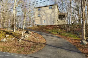 3118 Snowden Dr, Bushkill, PA 18324 - Photo 1