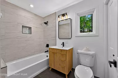  192 Bellingham Drive, Bushkill, PA 18324 - Photo 5