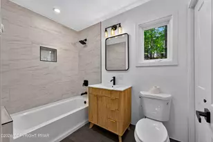 192 Bellingham Dr, Bushkill, PA 18324 - Photo 5