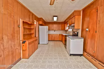  707 Garibaldi Avenue, Roseto, PA 18013 - Photo 11