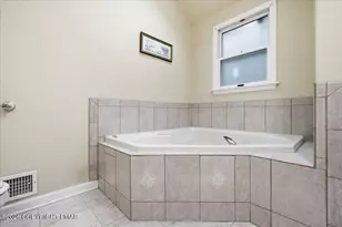 4017 Crest View Dr, Stroudsburg, PA 18360 - Photo 33
