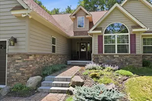 293 Wolf Hollow Rd, Lake Harmony, PA 18624 - Photo 3