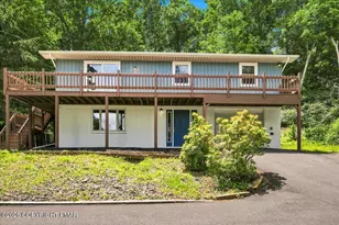 1027 Maple Lake Dr, Bushkill, PA 18324 - Photo 3