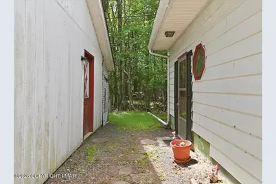  135 Blue Heron Circle, Pocono Summit, PA 18346 - Photo 9