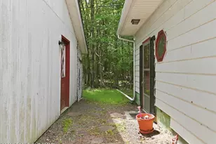 135 Blue Heron Cir, Pocono Summit, PA 18346 - Photo 9